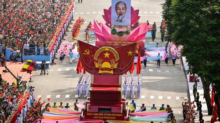 Vietnã celebra o 50º aniversário da queda de Saigon com grande desfile militar