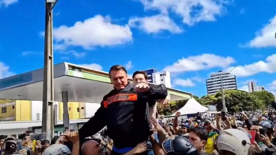 Bolsonaro faz 'motociata' em agenda de campanha em Vitória da Conquista, na Bahia (27/08/2022)