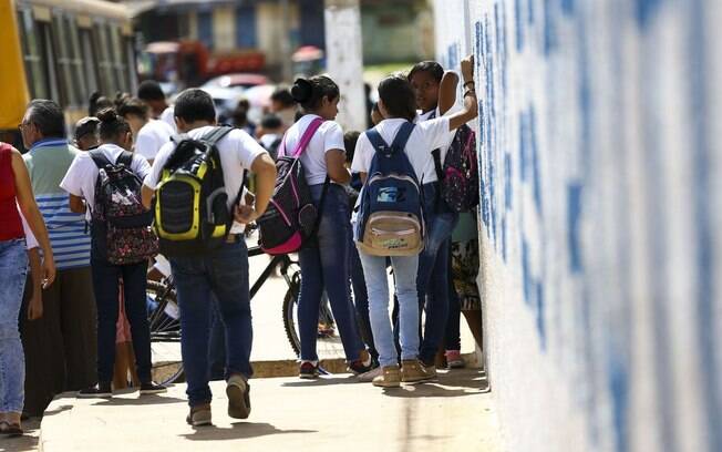 Escolas do Brasil não estão adequadas; descaso com na educação