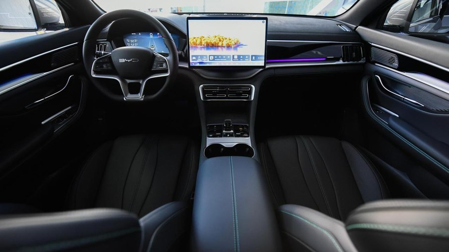 BYD Song Plus Turbo agora traz interior escurecido