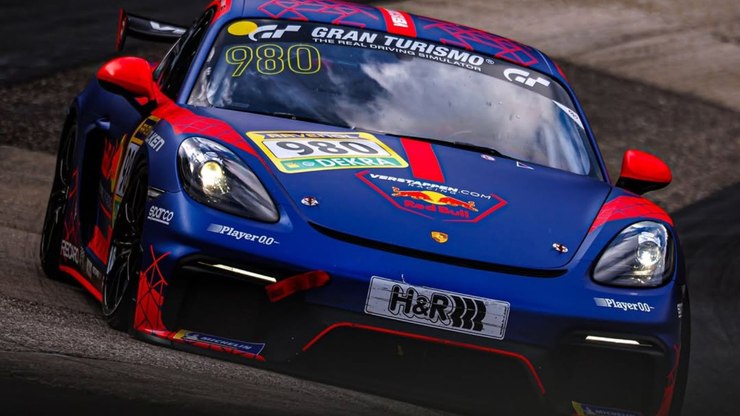 Max Verstappen cumpre desafio em Nürburgring e mira GT3