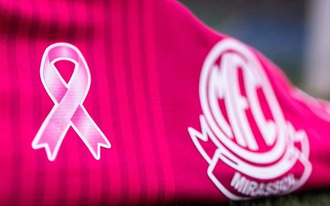 Imagens do novo uniforme do Mirassol em apoio ao Outubro Rosa