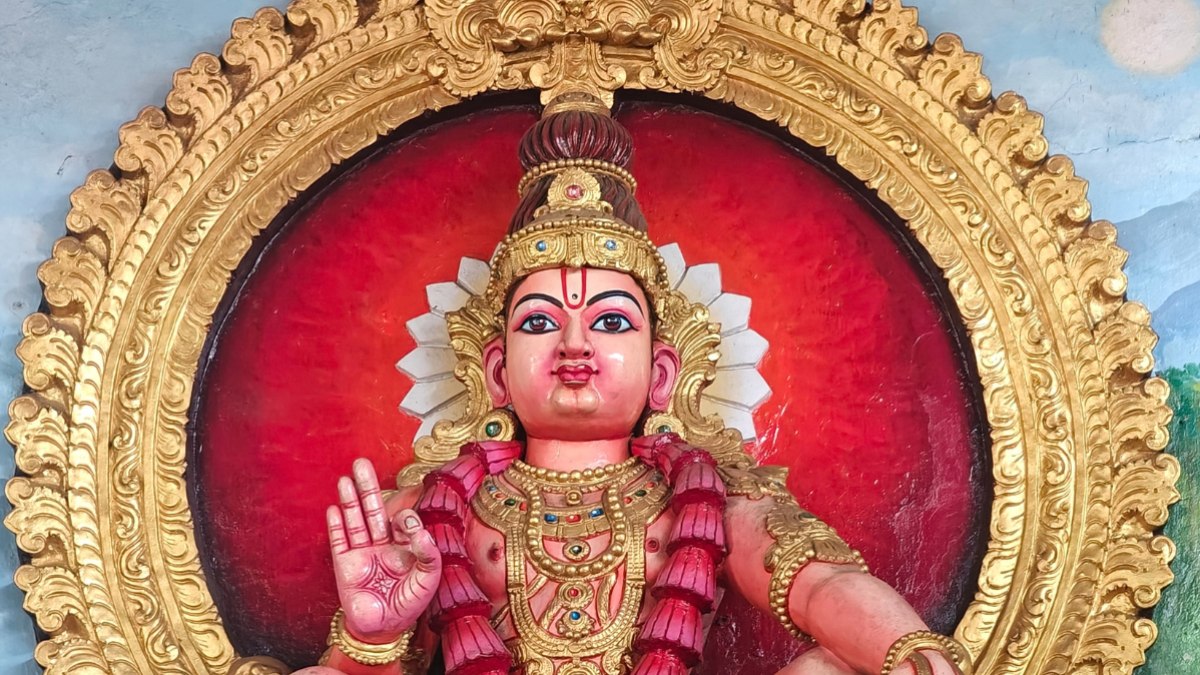 Coroa de ouro desaparece de templo hindu e é trocada por falsa - Foto