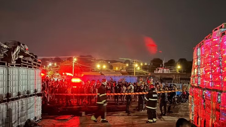 Casal morre esmagado durante manobra de balsa em porto no Pará