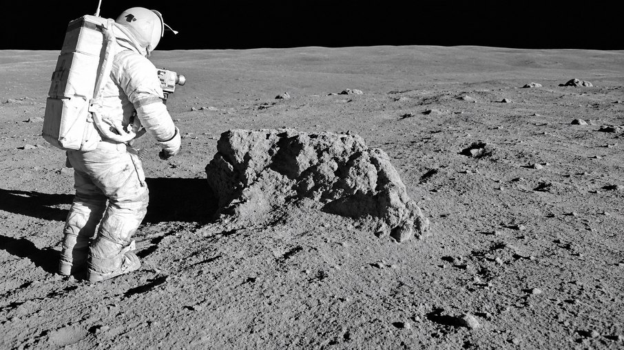 Partículas minúsculas espalhadas pelo solo da Lua podem guardar vestígios de civilizações extraterrestres Partículas minúsculas espalhadas pelo solo da Lua podem guardar vestígios de civilizações extraterrestres