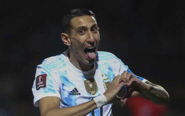 Com golaço de Di María, Argentina vence o Uruguai e complica situação do rival nas Eliminatórias