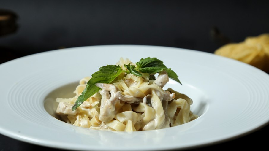 Aprenda receita de spaghetti ao funghi para a Quaresma