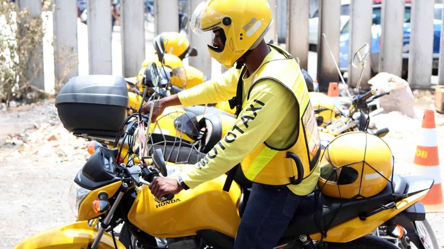 Entenda o projeto que libera mototáxi por apps em SP em 2º turno