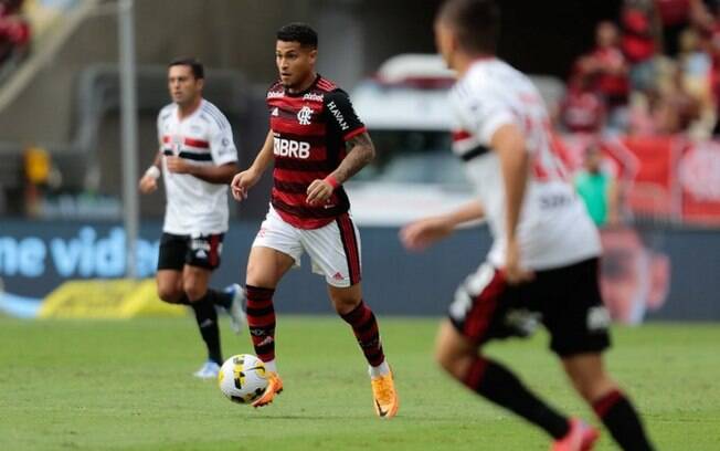 Em alta no Flamengo, Gomes é eleito o Cara da Rodada do Brasileirão e vê perfil brincar sobre 'verificado'