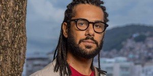 Amaury Lorenzo revela identificação com professor em "Por Você"