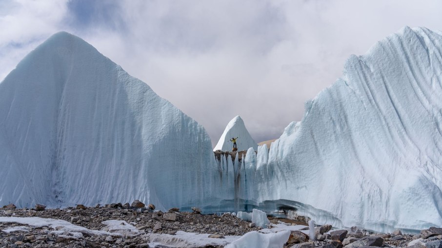 Urina de alpinistas do Monte Everest acelera derretimento de geleira