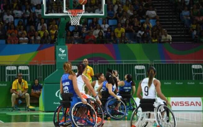 Basquete feminino de cadeira de rodas do Brasil venceu a Argentina com facilidade