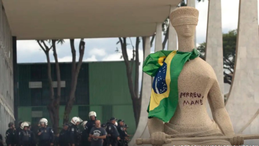 Débora Rodrigues dos Santos pichou 