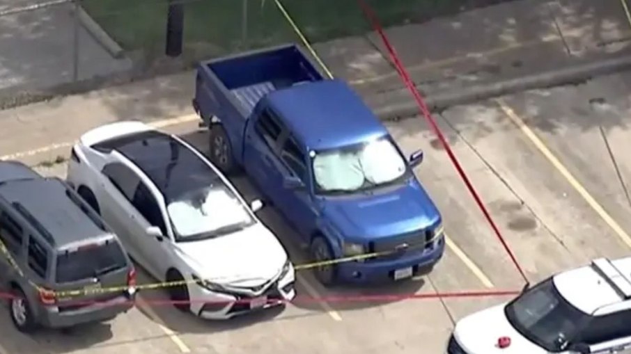 Menina de 9 anos morre após ser deixada no carro por 8 horas enquanto mãe trabalhava no Texas Menina de 9 anos morre após ser deixada no carro por 8 horas enquanto mãe trabalhava no Texas