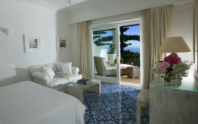 Tem mais um hotel italiano na lista. La Minerva fica em Capri e tem uma decoração toda em brando e azul Tem mais um hotel italiano na lista. La Minerva fica em Capri e tem uma decoração toda em brando e azul