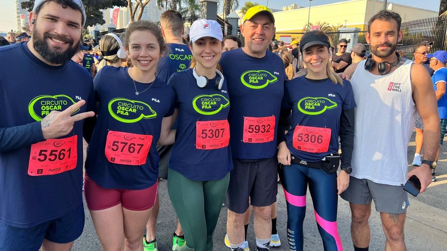 Frederico Sattelmayer Junior com a família em uma corrida de rua