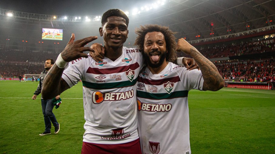 Yony González ao lado de Marcelo, celebrando a ida do Flu à final da Libertadores em 2023