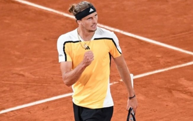 Zverev vira jogo perdido de 4h e vai às oitavas em Roland Garros