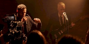 Setor Norte lança 'Herói' com versos que expõem ídolos de terno