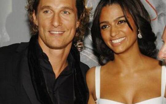 Matthew McConaughey fala sobre quarentena ao lado de Camila Alves