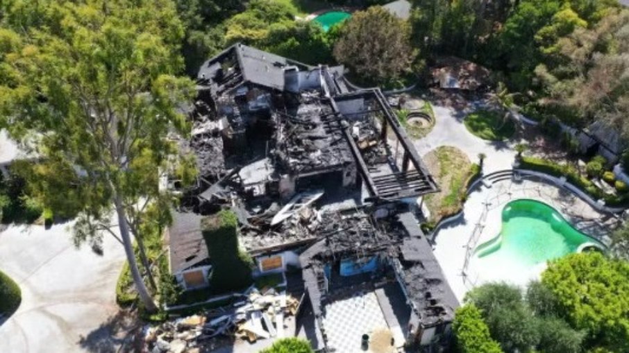 A mansão de Cara Delevigne foi devastada após incêndio