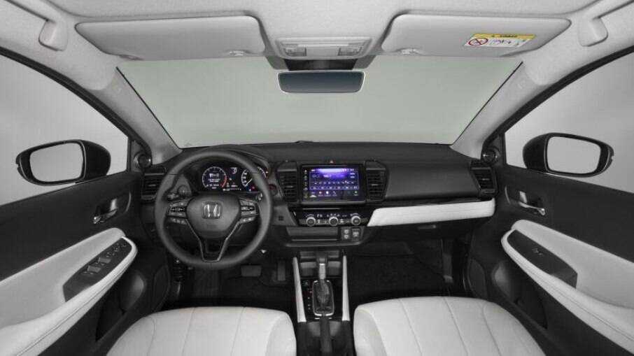 Interior traz elementos de carros de segmento premium, com destaque para a nova central multimídia