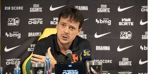 Torcida do Vasco detona Diniz e pede saída do técnico após empate