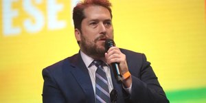 Itamaraty justifica visto negado a assessor de Trump; veja