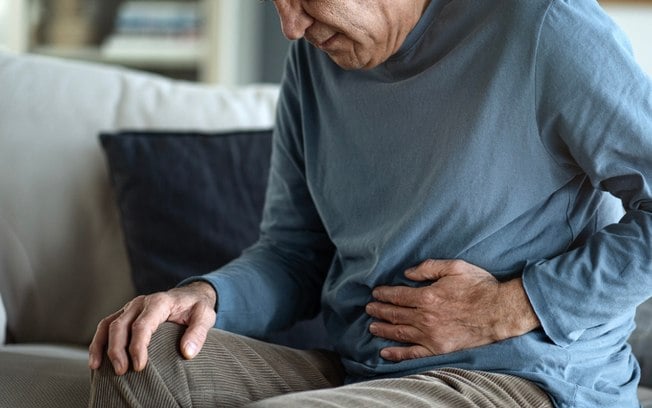 Hábito comum de brasileiros pode estar ligado ao câncer no intestino