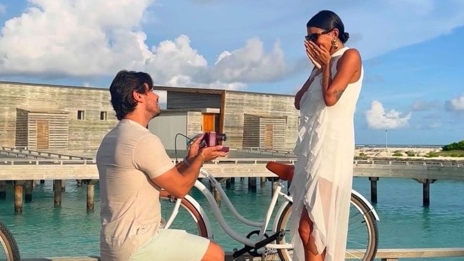 Mariano pediu Jakelyne Oliveira em casamento nas Maldivas