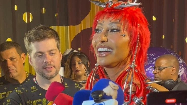 Sabrina diz que Nicolas “não viu ainda” fantasia de desfile