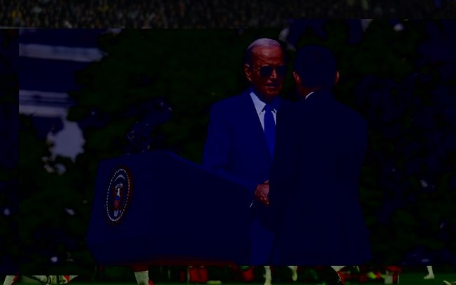 O presidente dos Estados Unidos, Joe Biden, e o primeiro-ministro japonês, Fumio Kishida, durante a cerimônia de chegada à Casa Branca em Washington