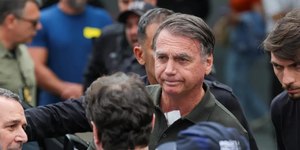 STF cobra explicações após arma de Bolsonaro ser apreendida