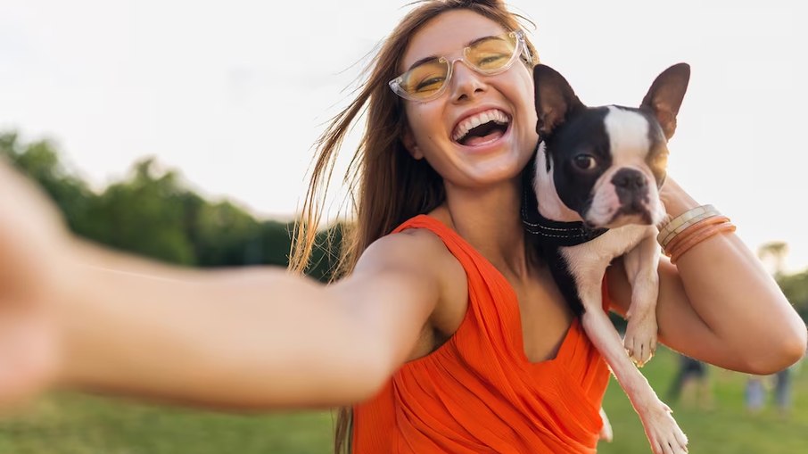 Tutores de pets brasileiros ocupam o segundo lugar de mais felizes do mundo, mostra estudo