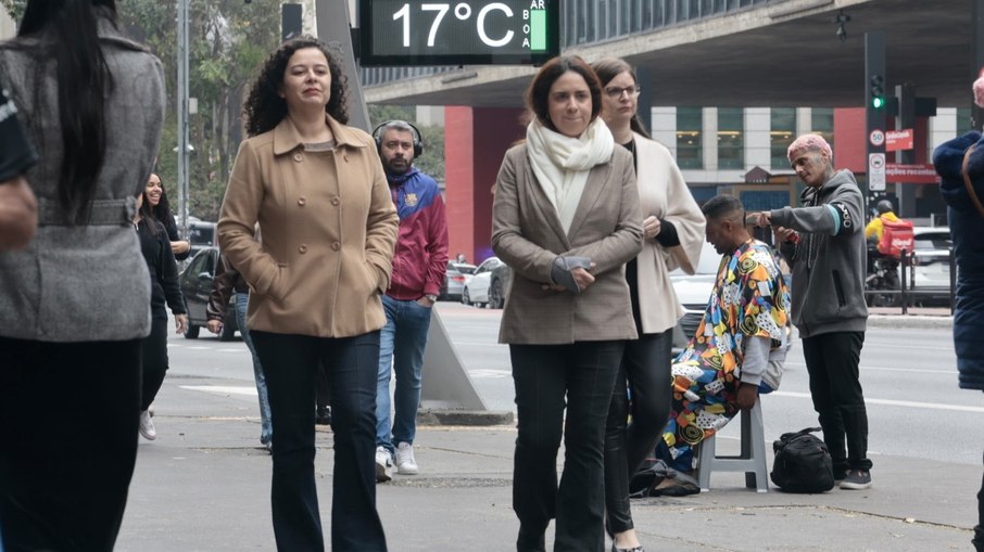 Manhã de baixa temperatura em São Paulo, na Avenida Paulista Manhã de baixa temperatura em São Paulo, na Avenida Paulista