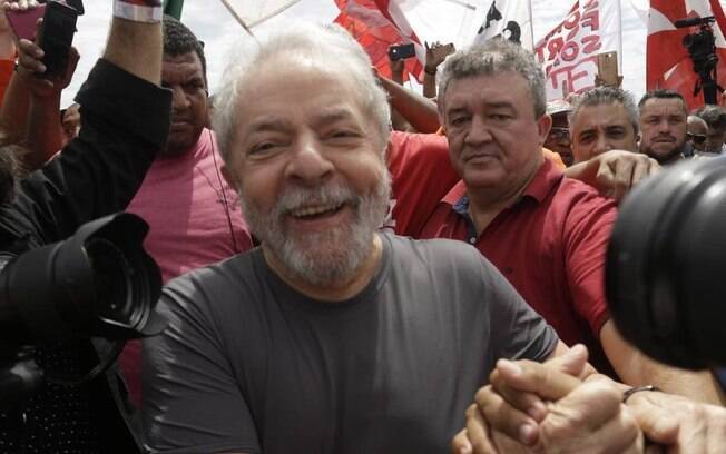 Ex-ministro visitou Lula e disse que ele está bem e quer provar sua inocência