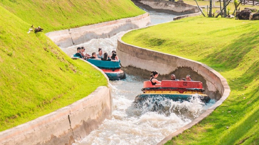 O Bravo, rio de correntezas que cruza o país mais divertido do mundo, o Hopi Hari.