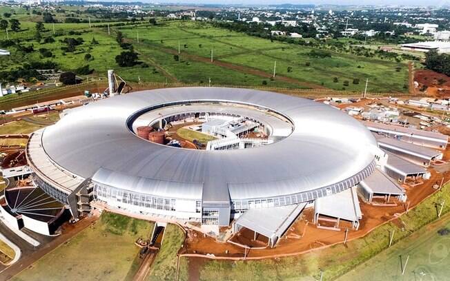 Com as dimensões de um estádio de futebol, laboratório fica localizado na cidade de Campinas (SP)