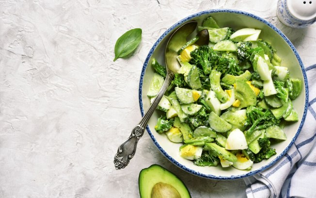 4 receitas de saladas para te ajudar a perder peso