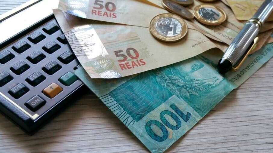 O governo federal propôs o salário mínimo de R$ 1.069 em 2022