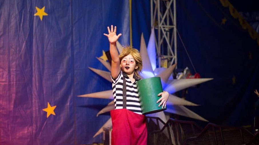 Espetáculo circense contará com a participação do Palhaço Peteleco, vencedor do quadro “Circo do Faustão” para alegria da criançada.