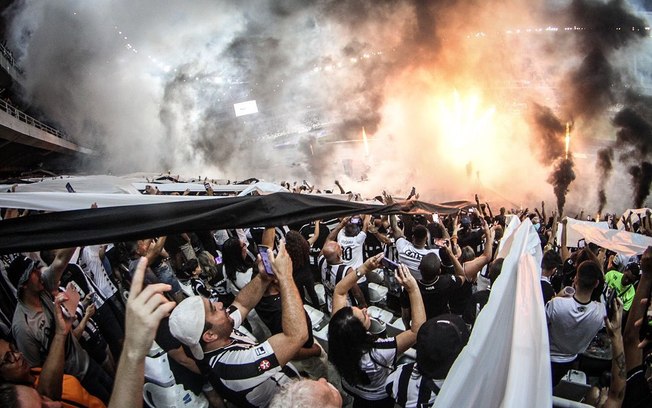 Torcida do Botafogo esgota ingressos para o clássico contra o Flamengo