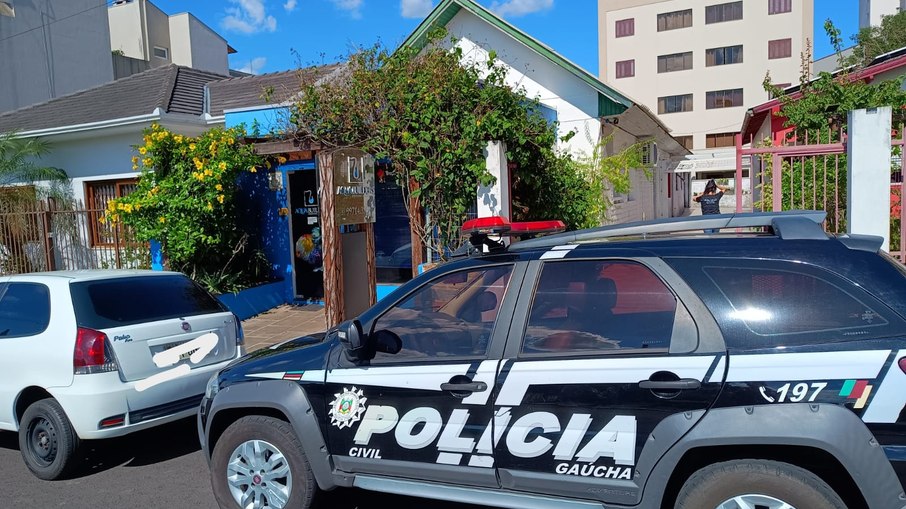Polícia Civil na loja de animais de Ramiro Polícia Civil na loja de animais de Ramiro