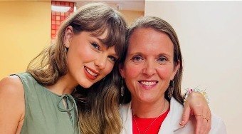 Taylor%20Swift%20visita%20hospital%20infantil%20e%20comove%20crian%C3%A7as