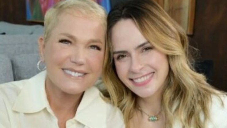 Ana Paula Renault encontra Xuxa após mensagem sobre o pai