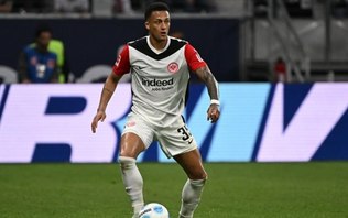 Tuta vibra com classificação histórica do Frankfurt à Champions