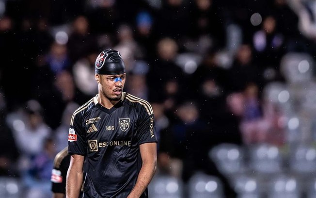 Sousa, ex-Botafogo, em ação pelo Casa Pia Sousa, ex-Botafogo, em ação pelo Casa Pia