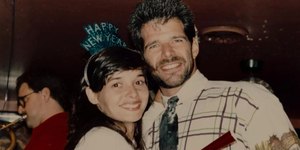 Gloria Perez e Raul Gazolla mostram fotos de Daniella Perez em série