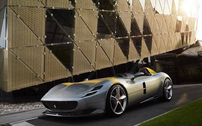 Ferrari  Monza SP1 tem estilo retrô, mas alta tecnologia e desempenho de tirar o fôlego, diz a fabricante
