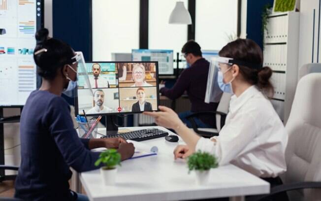 43% das empresas vão optar por seguir com o trabalho híbrido
